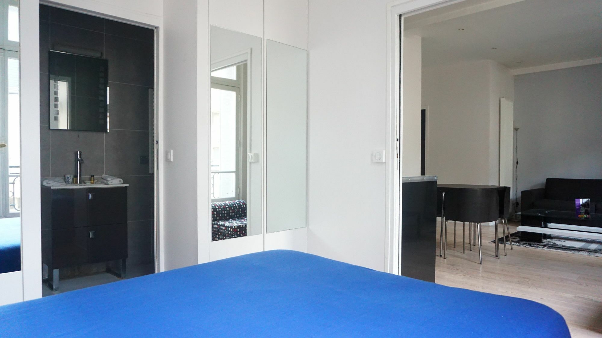 Champs Elysees 2 Pieces 8 Apartment *