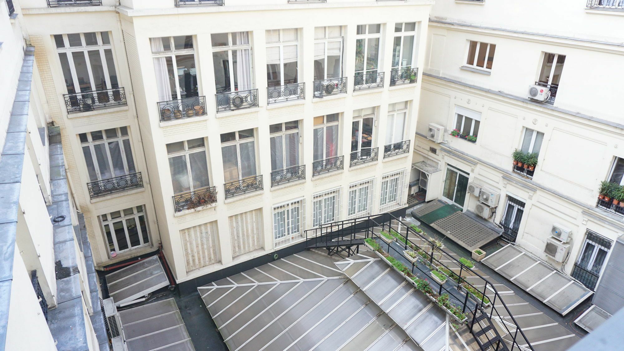 Champs Elysees 2 Pieces 8 Apartment